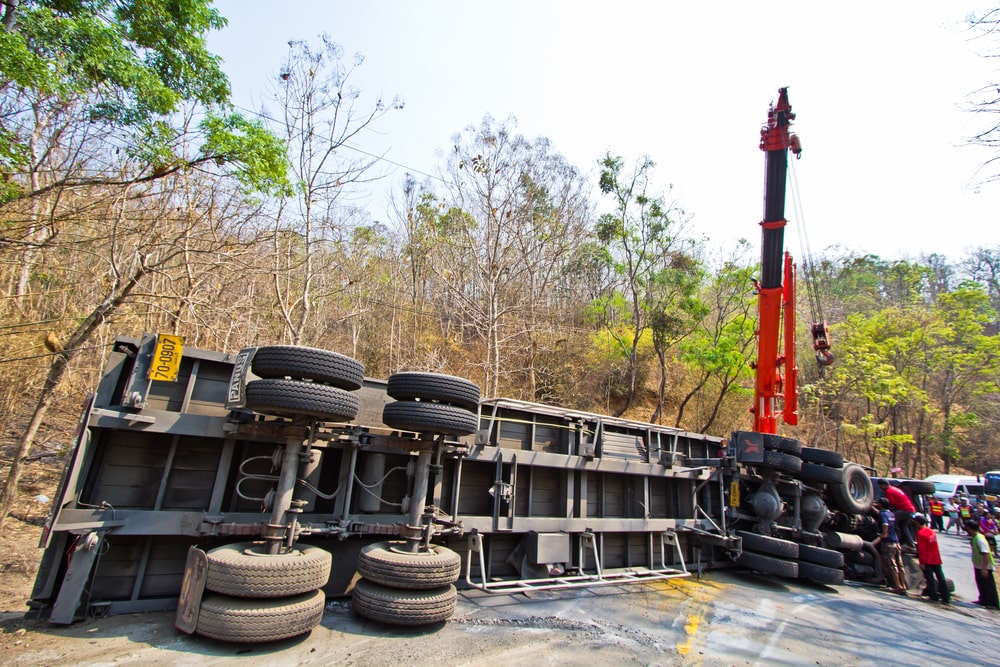 How Injury Lawyers Handle Truck Crashes